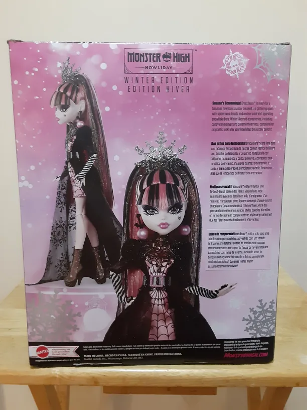 Monster High Howliday Draculaura Doll, Special Limited Edition image indicator(4)