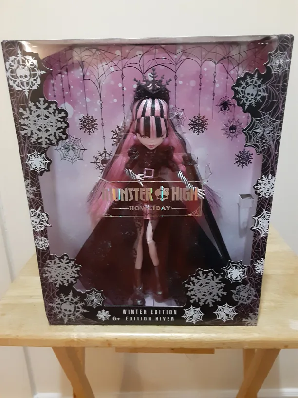 Monster High Howliday Draculaura Doll, Special Limited Edition image indicator(5)