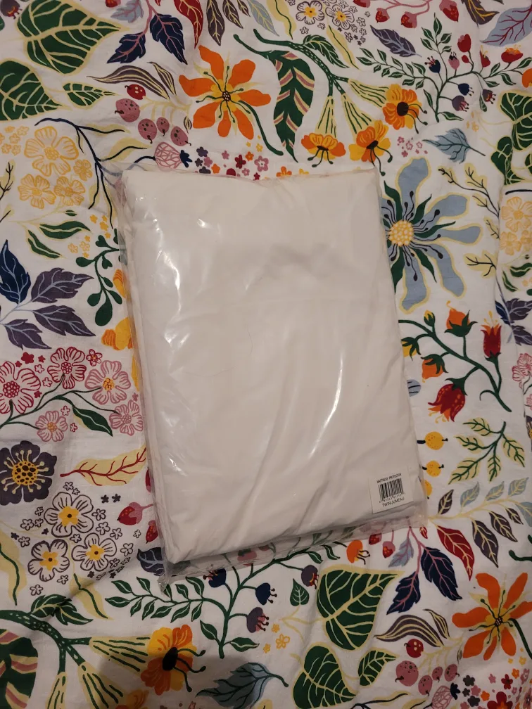 Twin Mattress Protector Unopened image indicator(2)