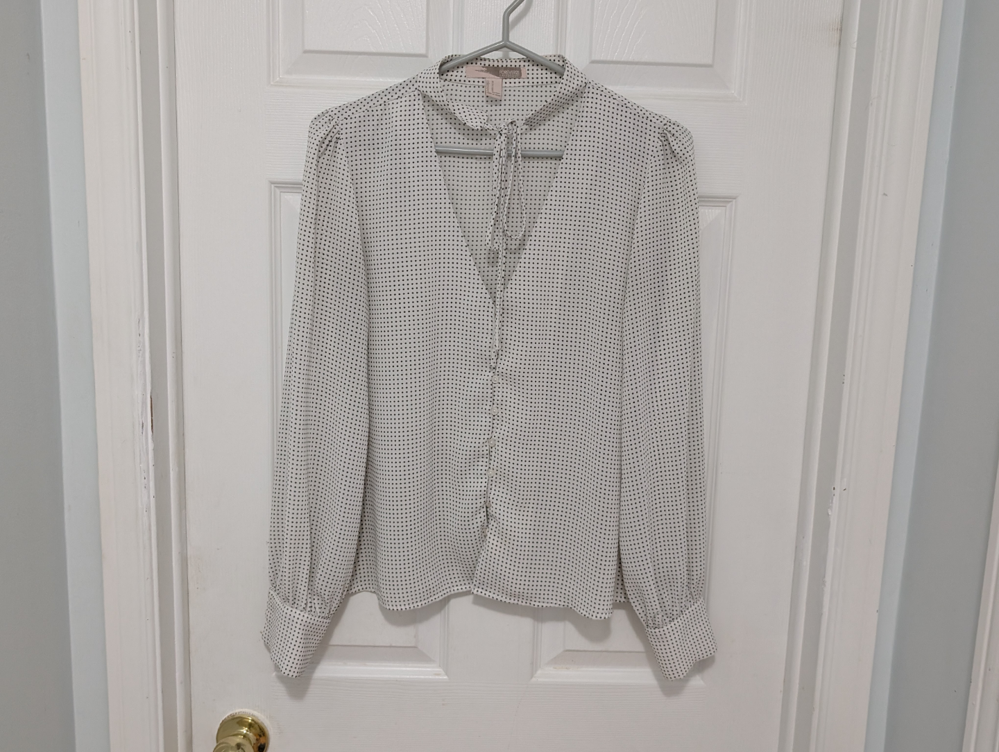 Beautiful Women's White & Black Polka Dot Blouse  w Dainty Tie - photo 2