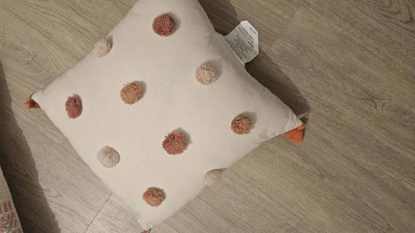 assorted Throw Pillows - photo 4