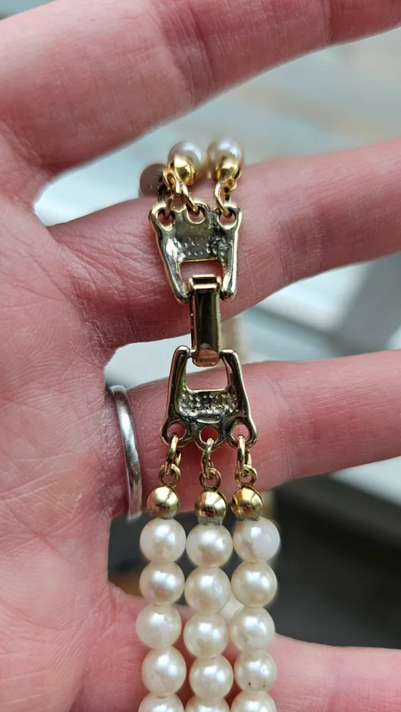 Elegant Pearl Necklace and Earring Set image indicator(4)