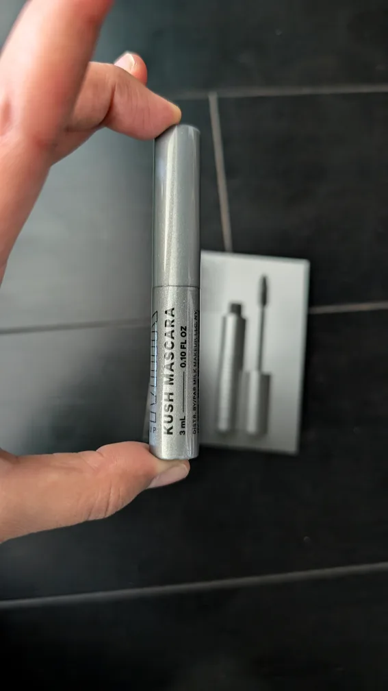 Milk Makeup Kush Mascara - Mini Size image indicator(2)