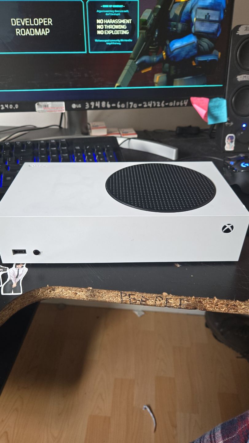 Xbox Series S Console with Razer Controller Charging Dock - photo 2