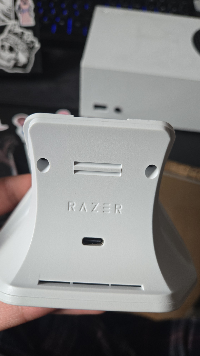 Xbox Series S Console with Razer Controller Charging Dock - photo 5