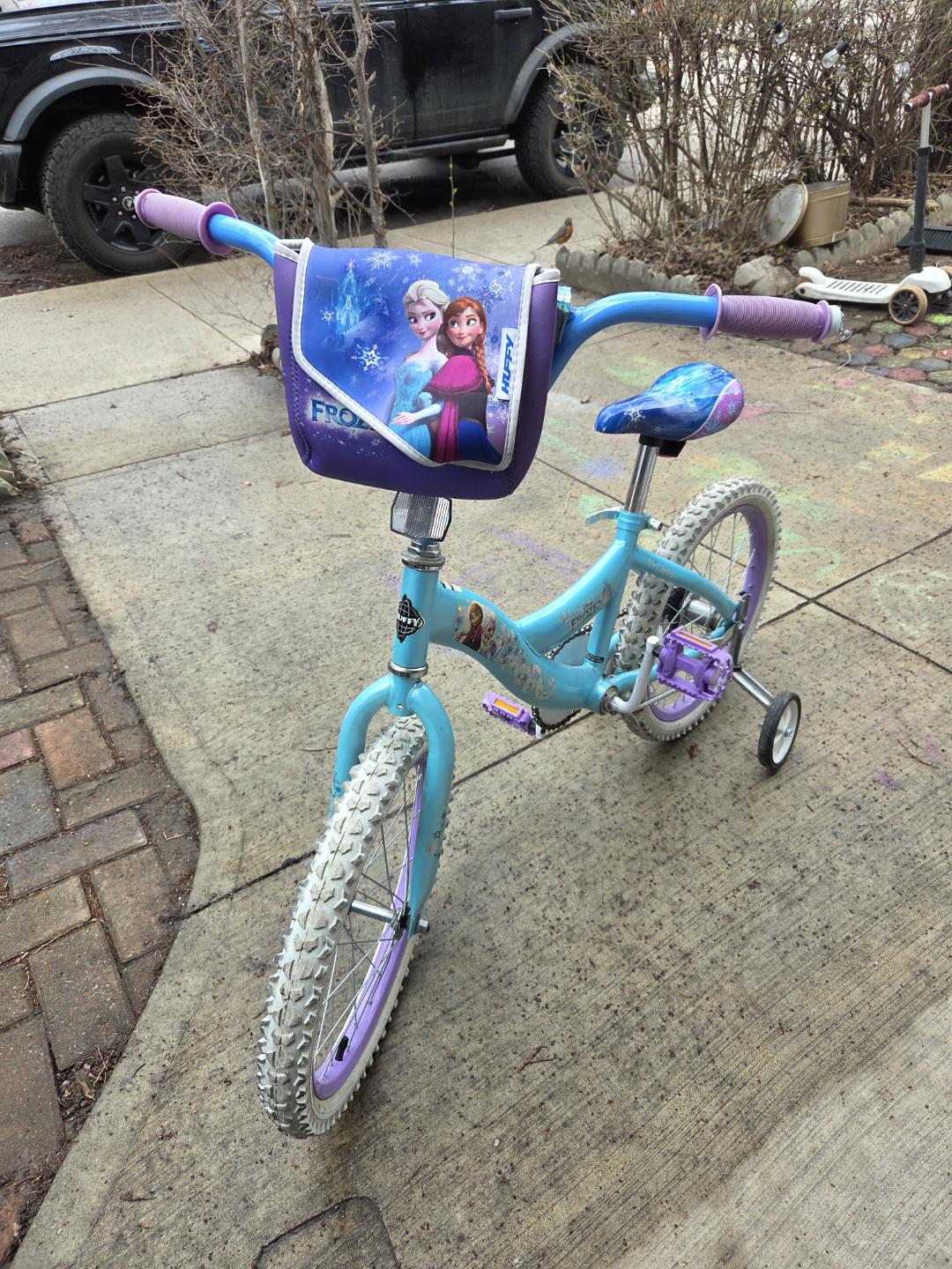 Frozen Girls' Bike 18 inch with Training Wheels and front bag.