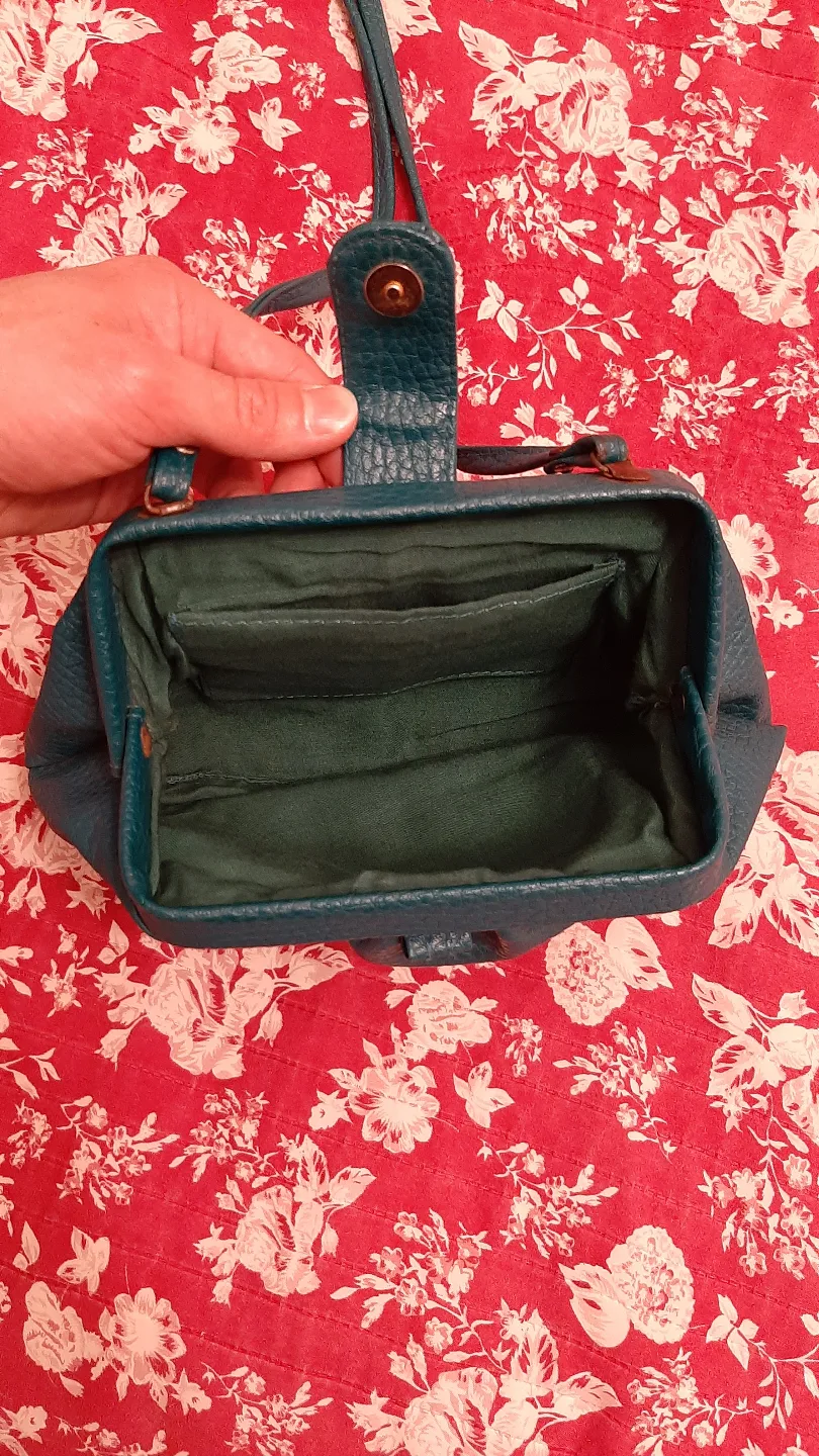 Dark green leather crossbody purse image indicator(5)