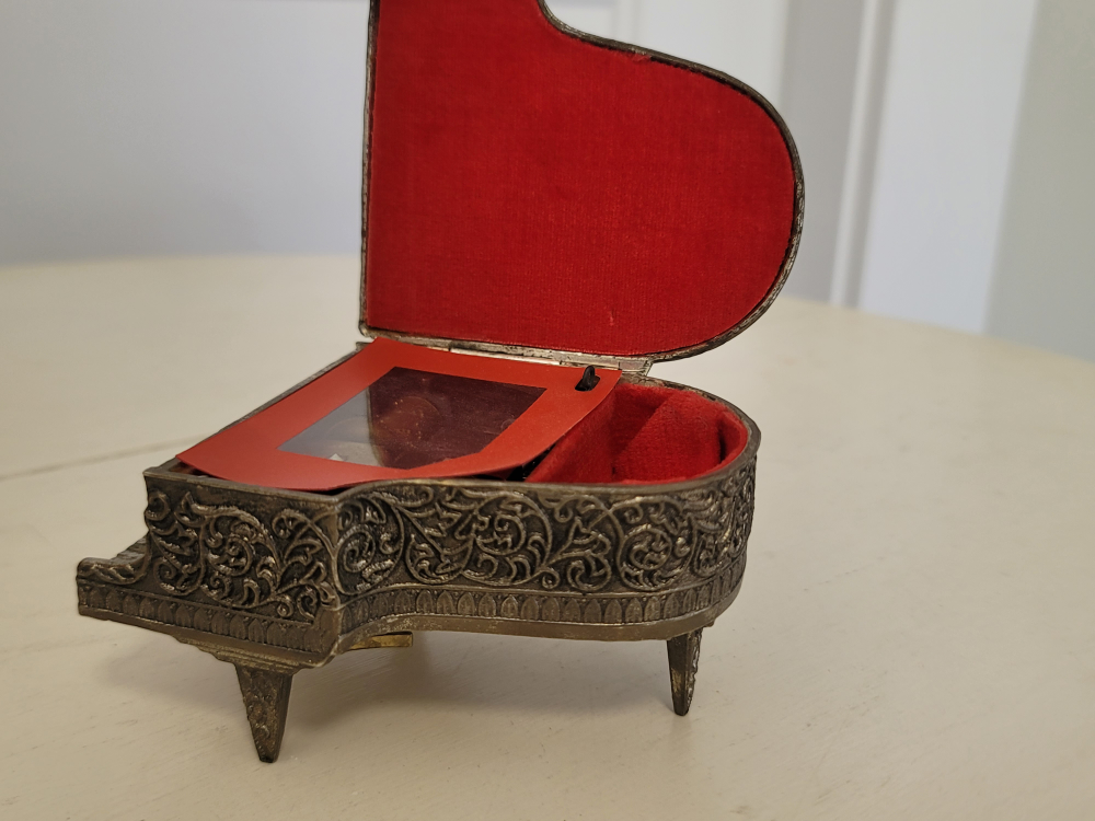Vintage Musical Jewellery Box Piano Shaped Trinket Box - photo 2