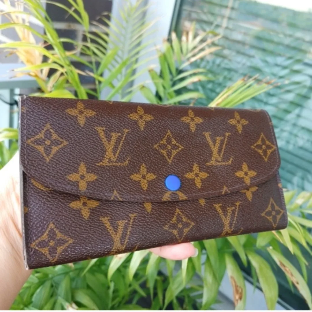 Louis Vuitton Monogram Canvas Wallet image indicator(10)