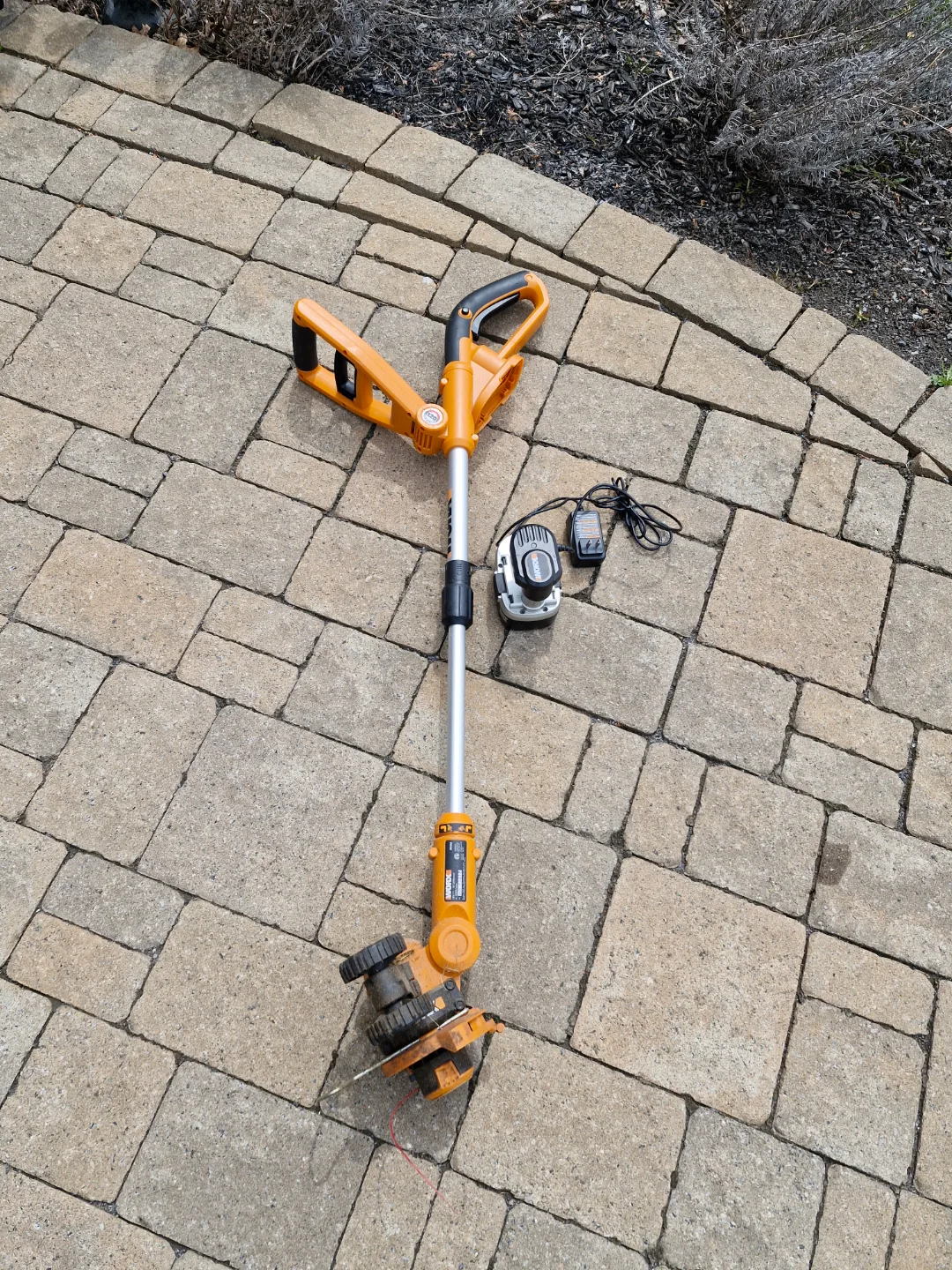 Worx Cordless Trimmer thumbnail