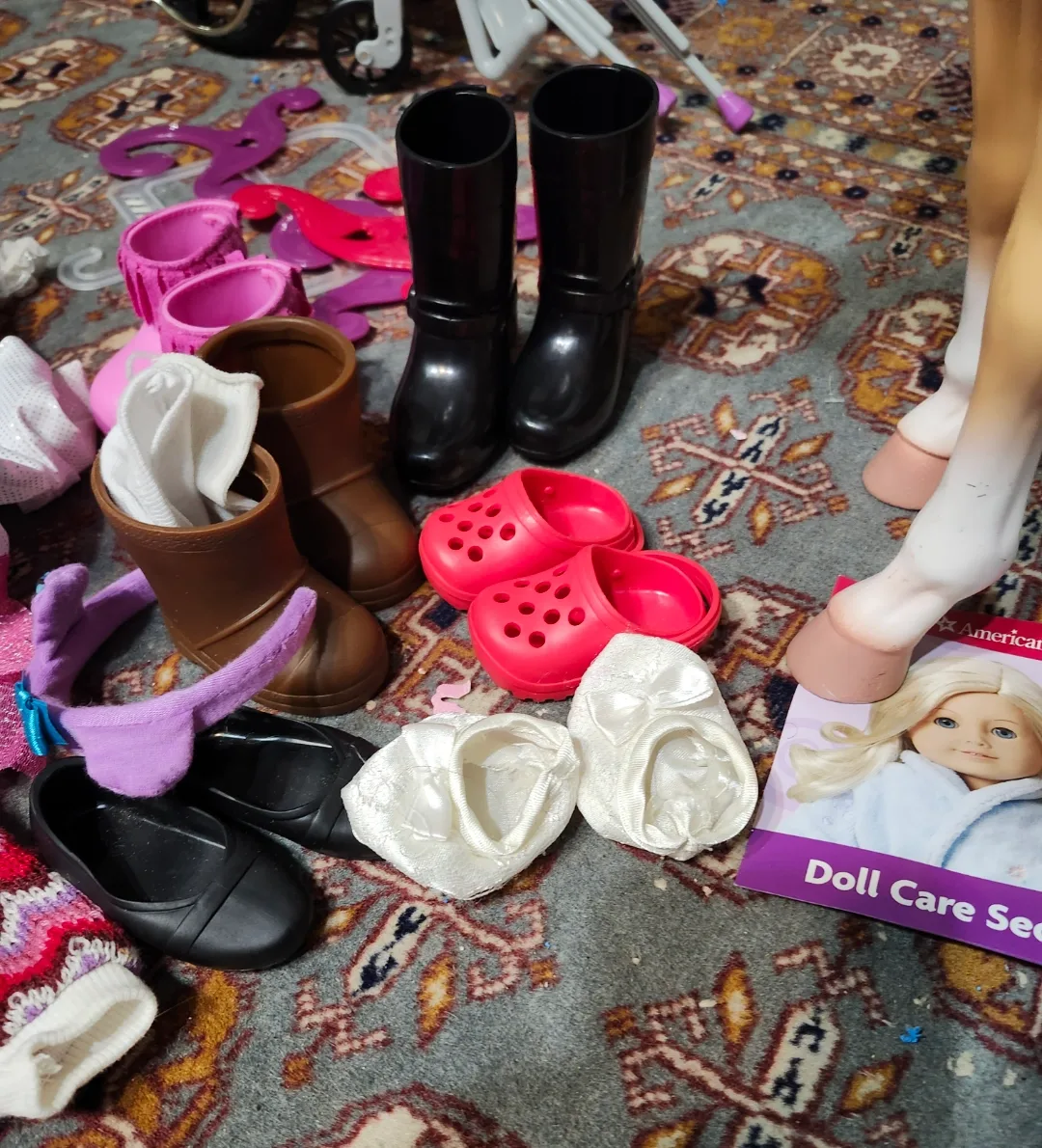 American Girl Dolls, Clothes and Accessories Bundle image indicator(2)