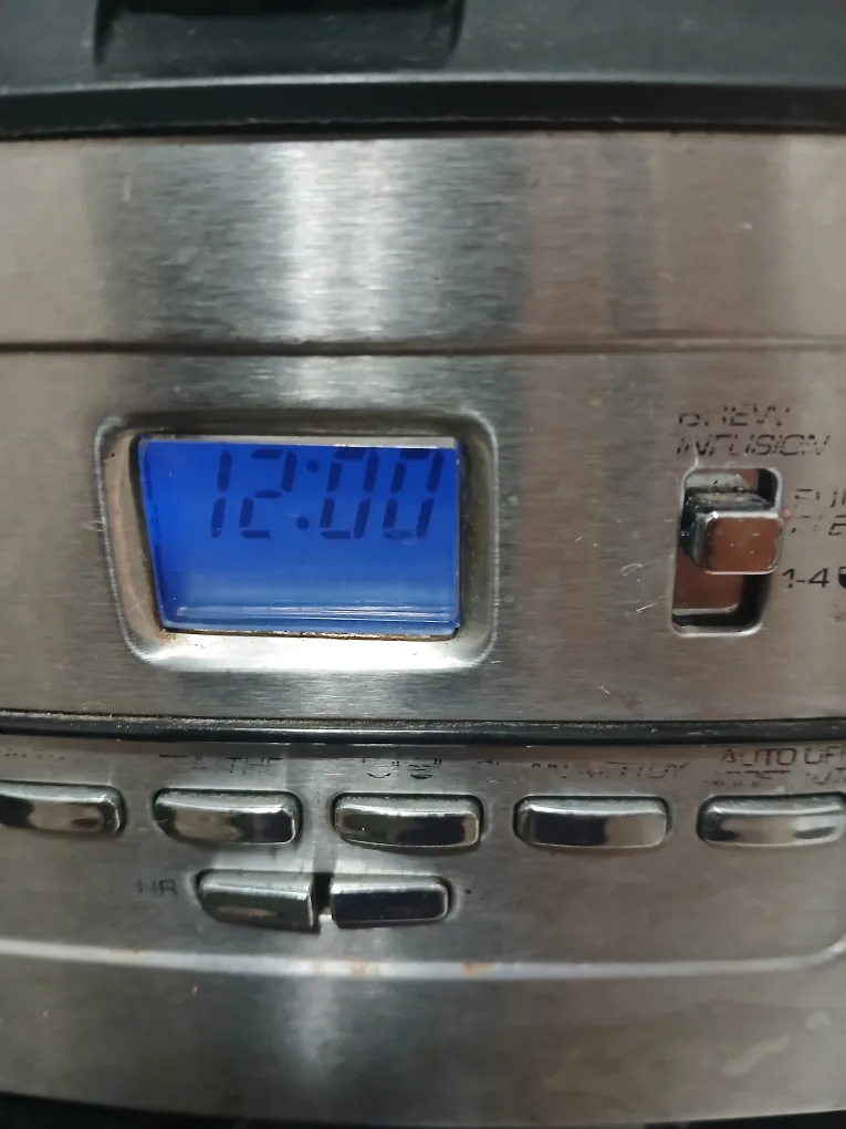 Black & Decker 12-Cup Programmable Coffee Maker image indicator(9)