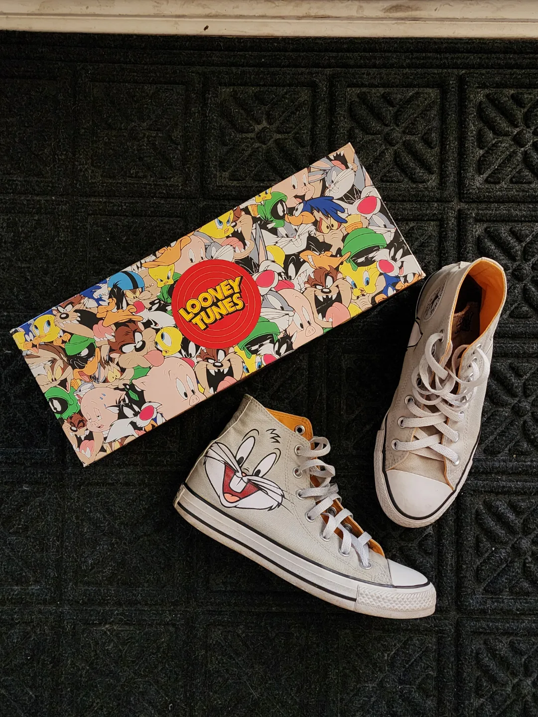 Bugs Bunny Limited Edition Converse thumbnail