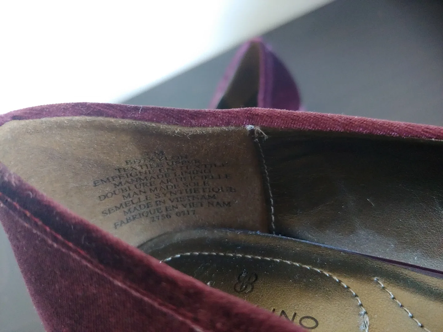 Bandolino Cranberry Velvet Block Heel Shoes-size 7 image indicator(8)