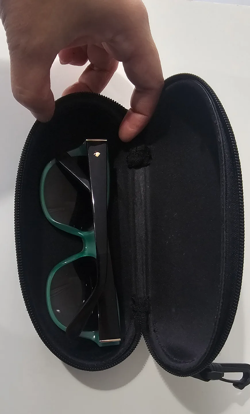 Kate Spade New York Sunglasses with Case image indicator(3)