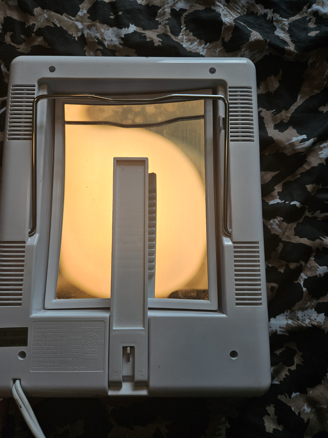 Conair Tri-Fold Lighted Makeup Mirror - photo 4