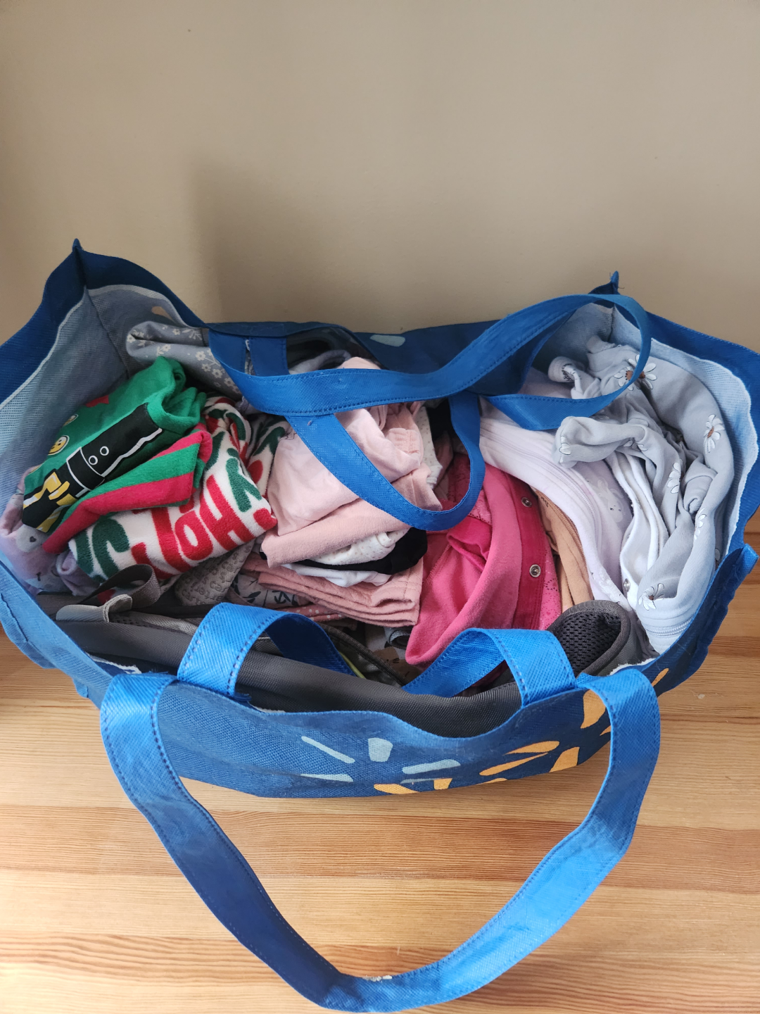 Bag of children's clothing