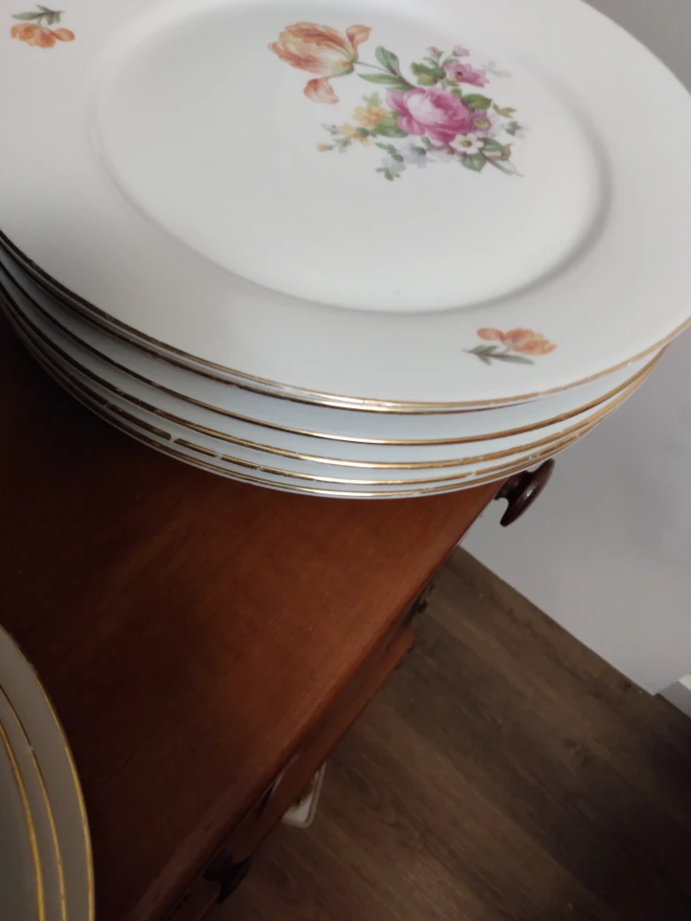 Charming Vintage Charmion 22K Gold Dinnerware Set - photo 3