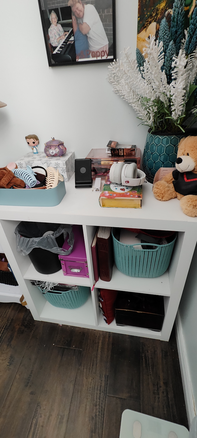 2 White Cube Storage Organizers/bookshelves - photo 2