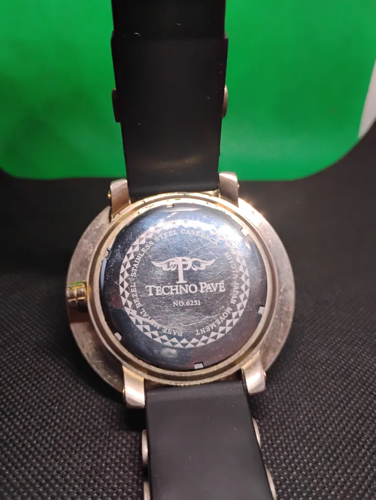 Techno Pave World Map Watch with Crystal Accents image indicator(3)