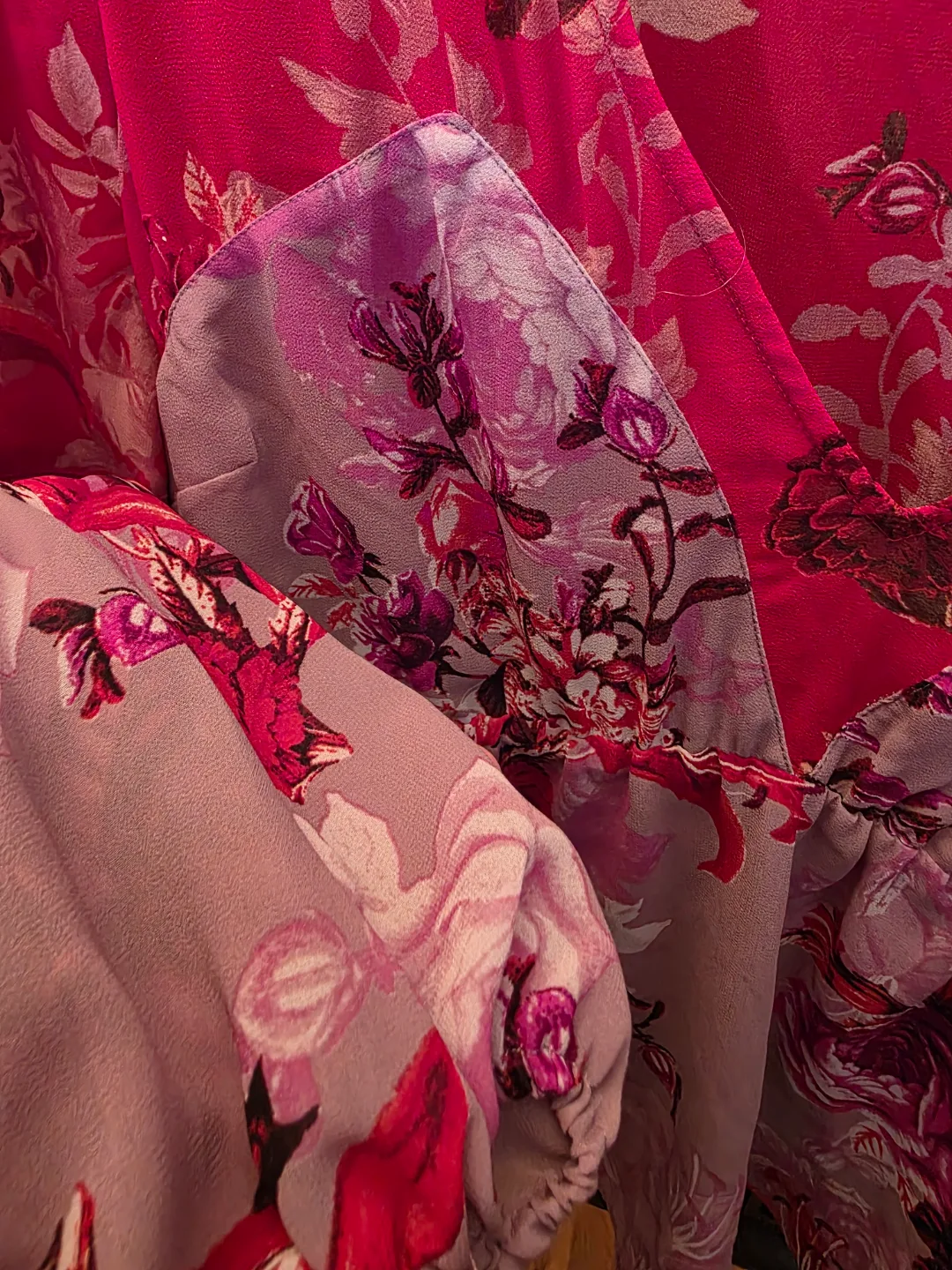 💚GUESS floral blouse, size XL image indicator(3)