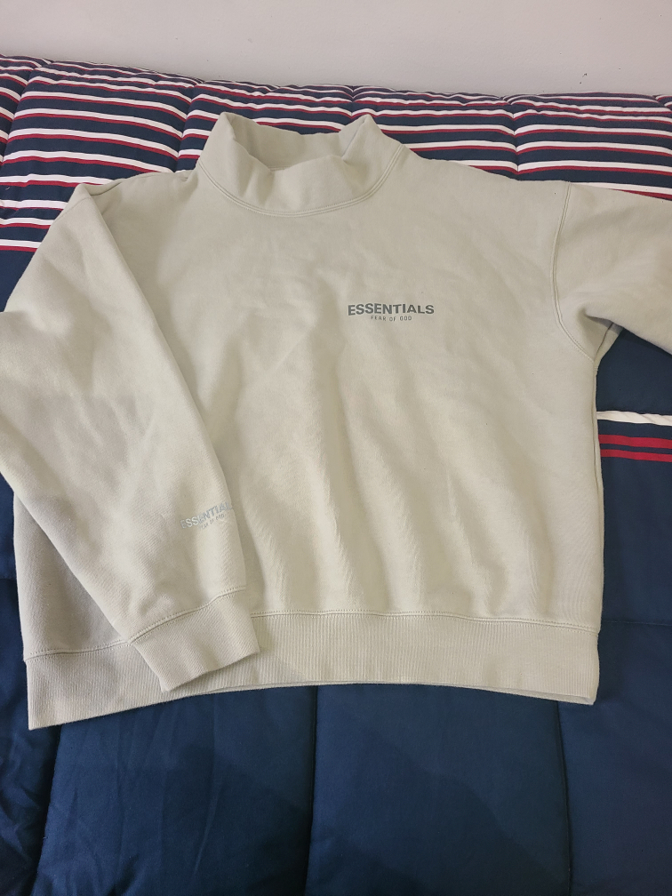 Essentials Sweatshirt - Size M