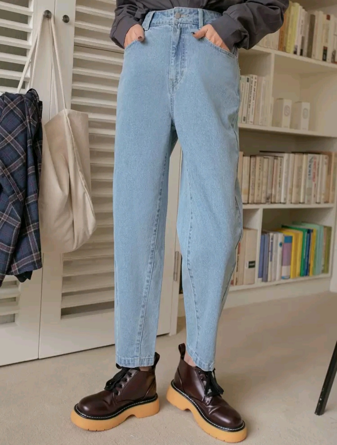 Light Wash Mom Jeans - photo 2