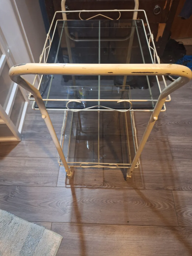Vintage Two-Tier Serving Cart image indicator(5)