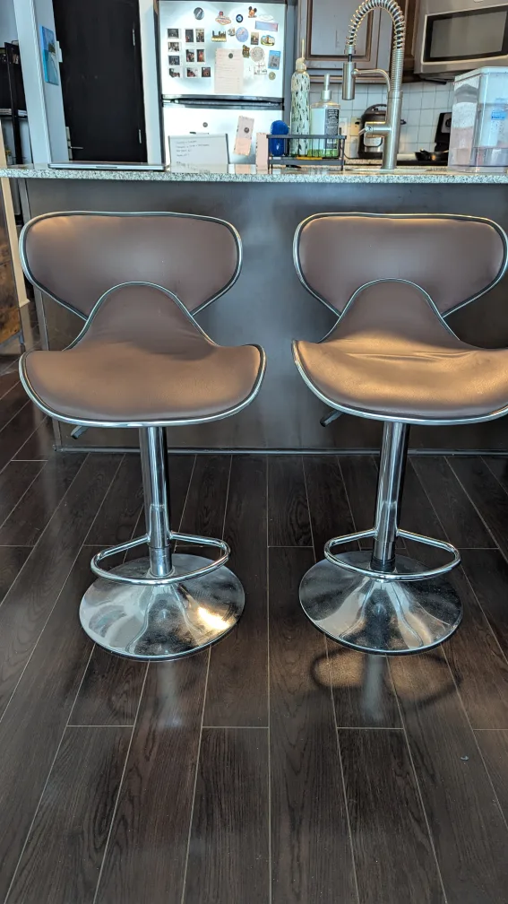 Pair of Brown Leather Bar Stools💚 thumbnail