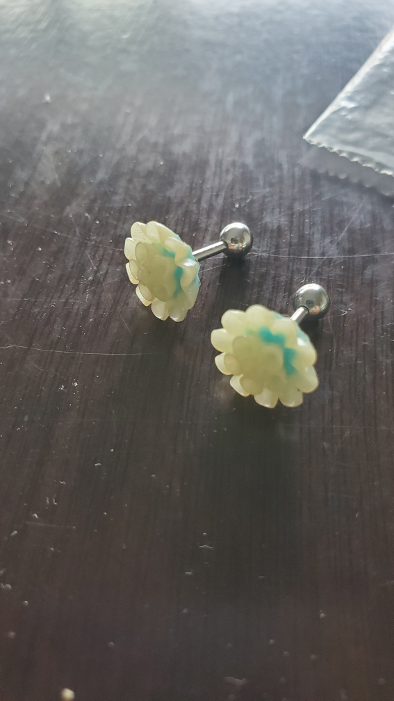 Pair of Flower Piercing/Earrings