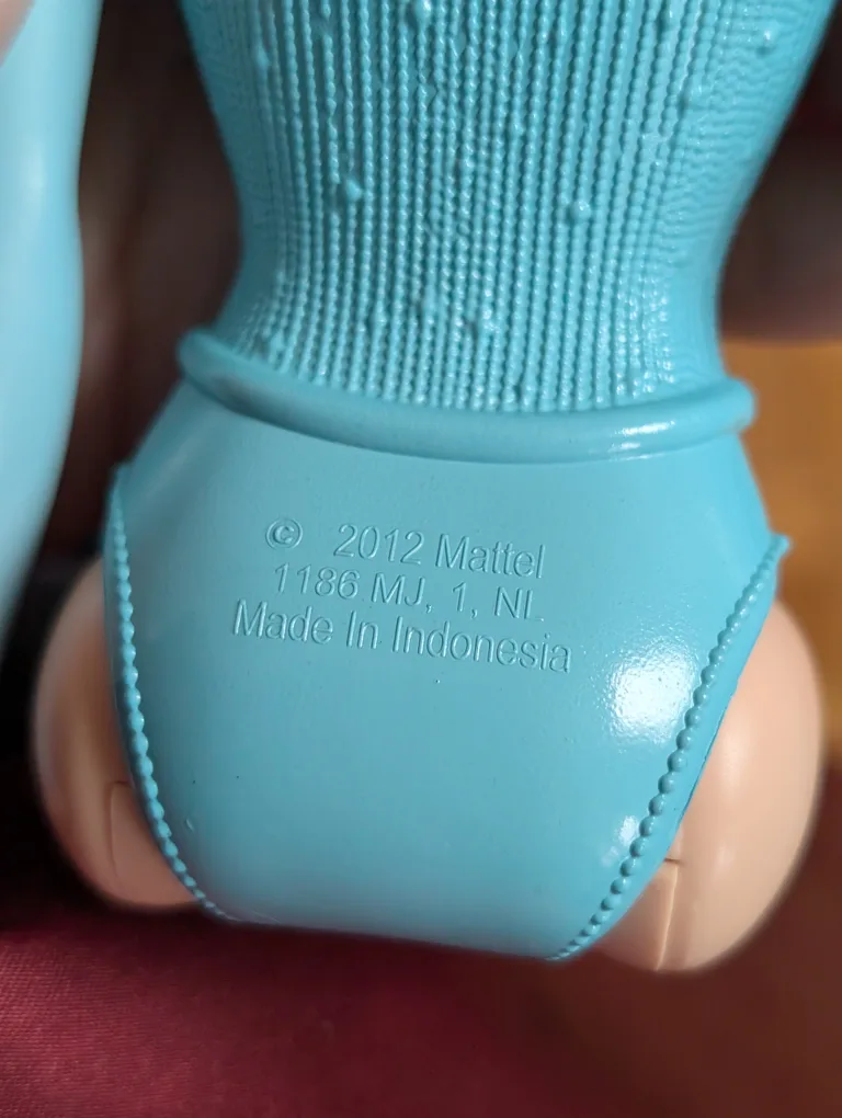 Mattel Disney Frozen Elsa Barbie Doll image indicator(9)