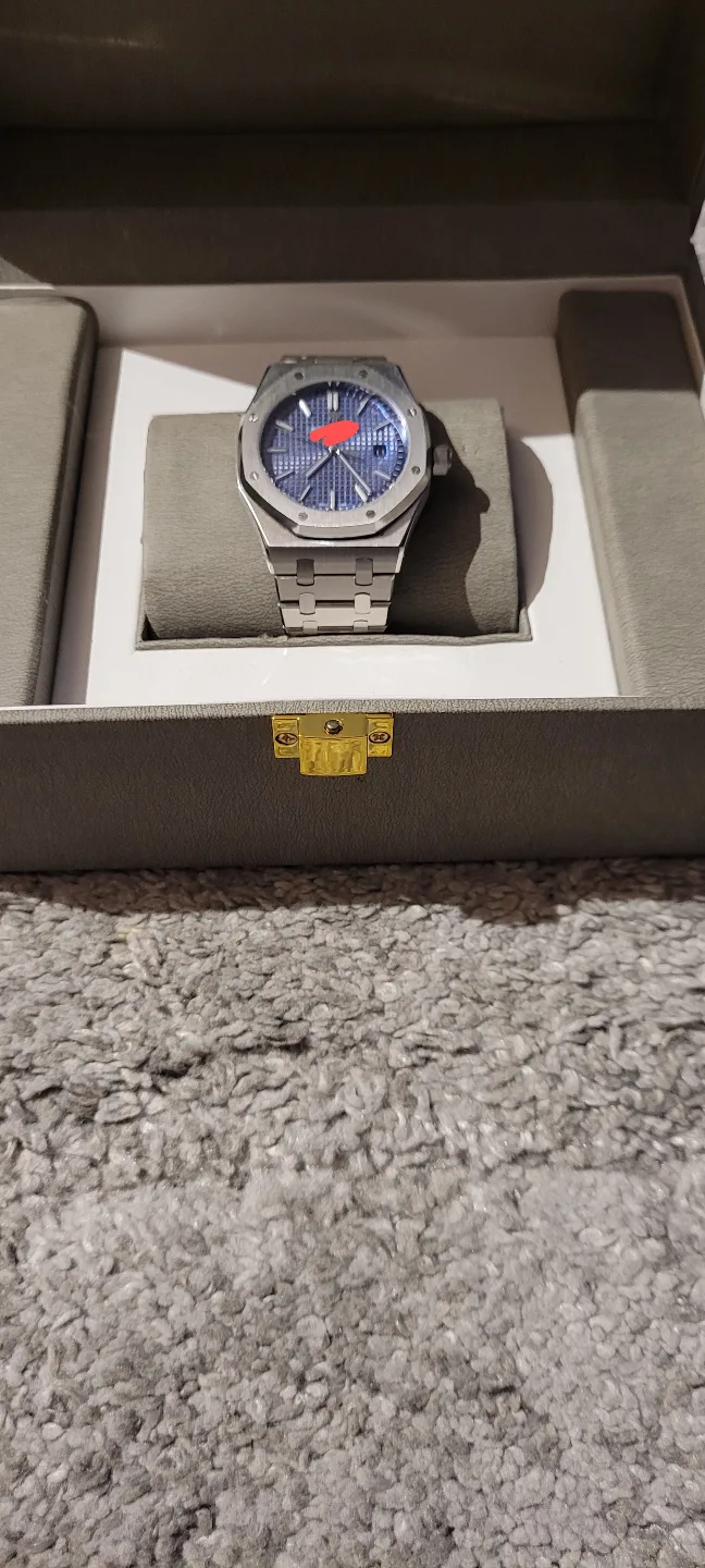 Audemars Piguet Royal Oak men's watch image indicator(2)