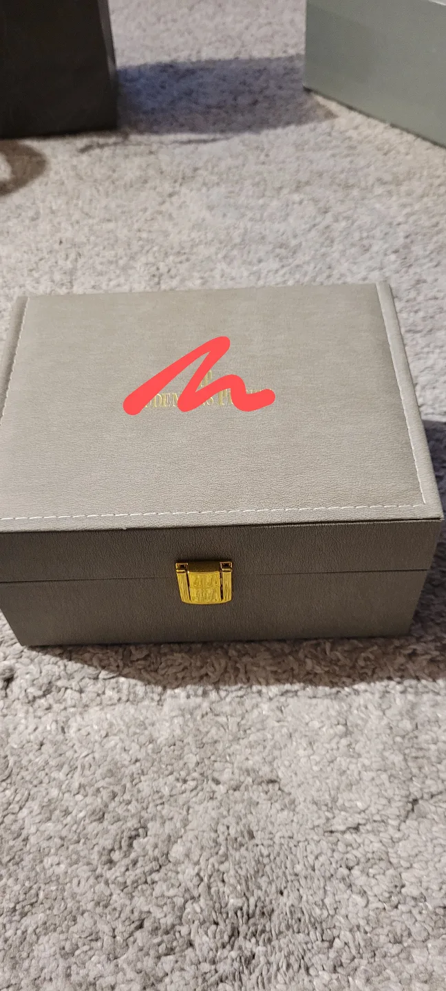 Audemars Piguet Royal Oak men's watch image indicator(4)