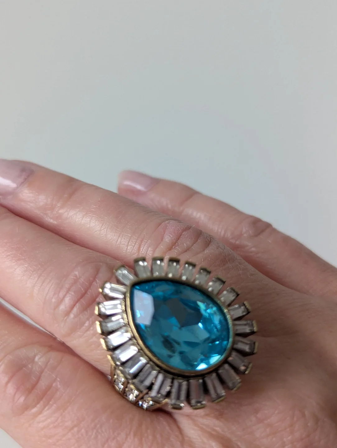 Heidi Daus interchangeable crystal magnetic ring set image indicator(6)