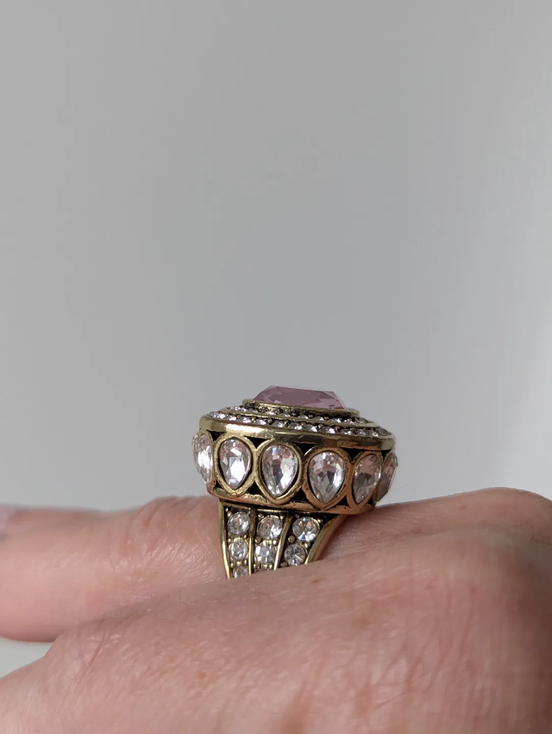 Heidi Daus interchangeable crystal magnetic ring set image indicator(7)