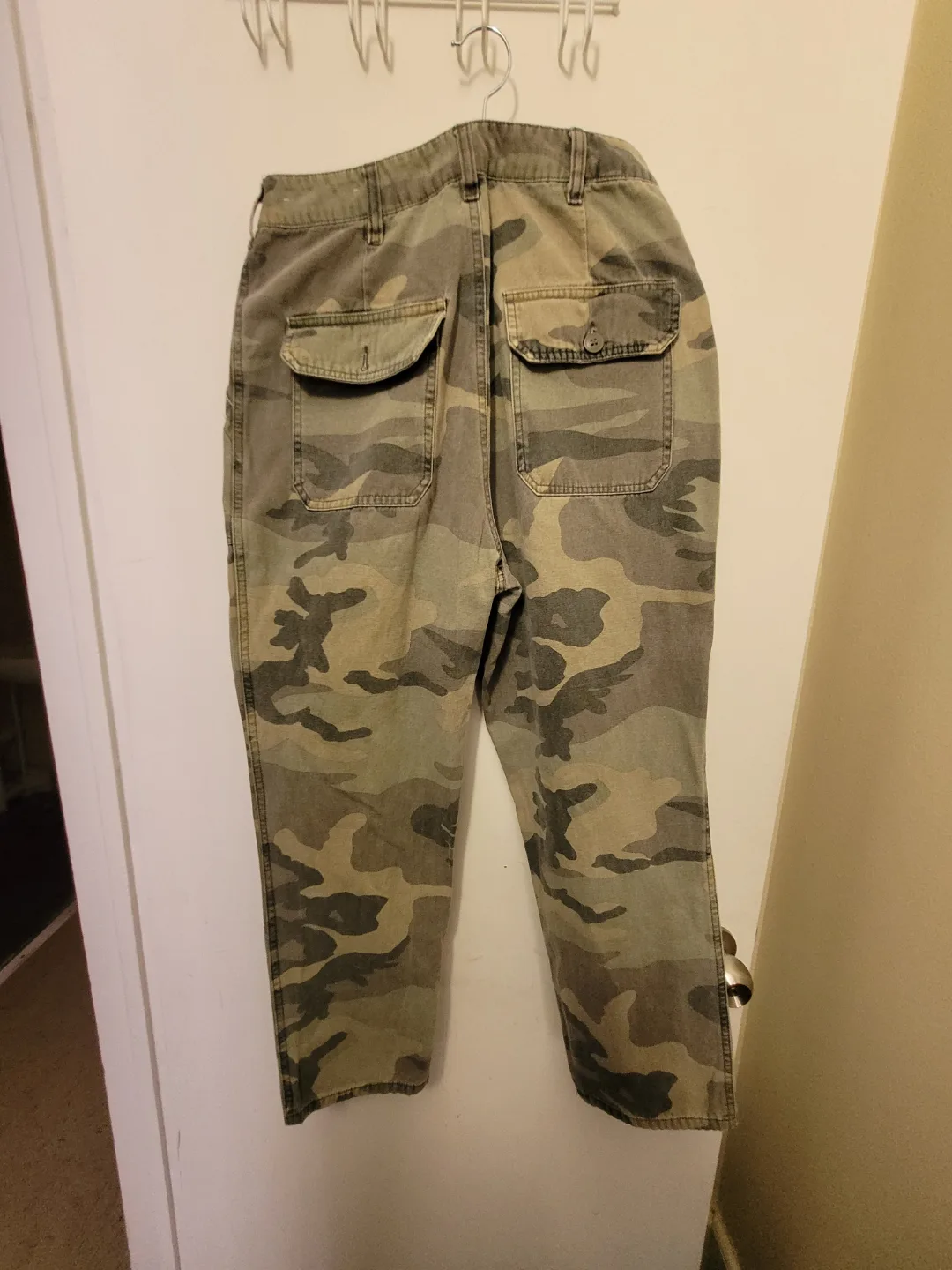 Camouflage Cargo Pants image indicator(2)