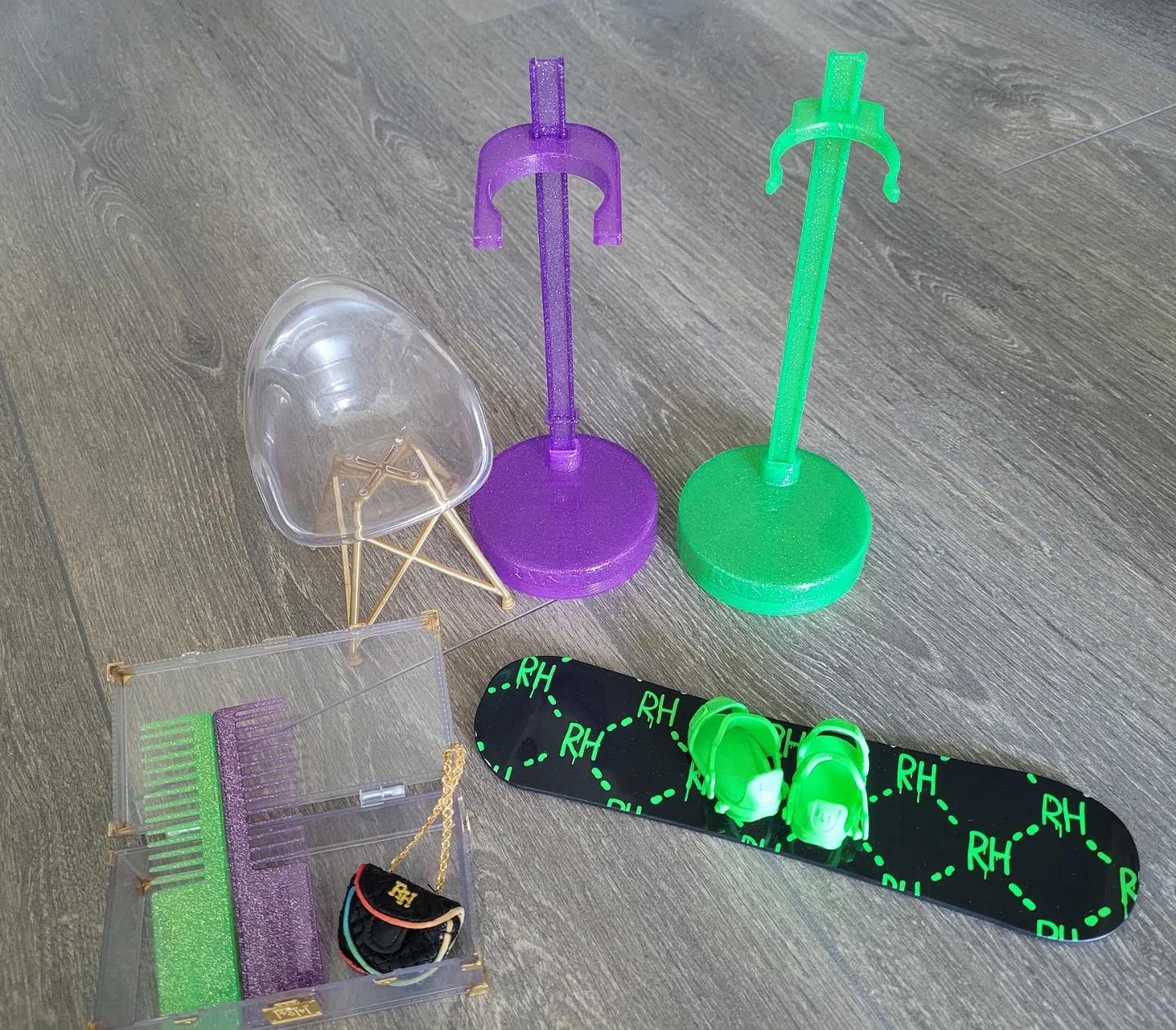 Rainbow High Dolls Fashion Set with Accessories image indicator(4)