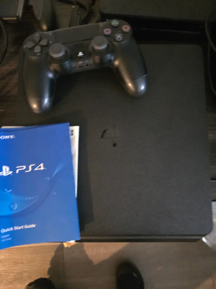 PS4 Console with Controller image indicator(3)