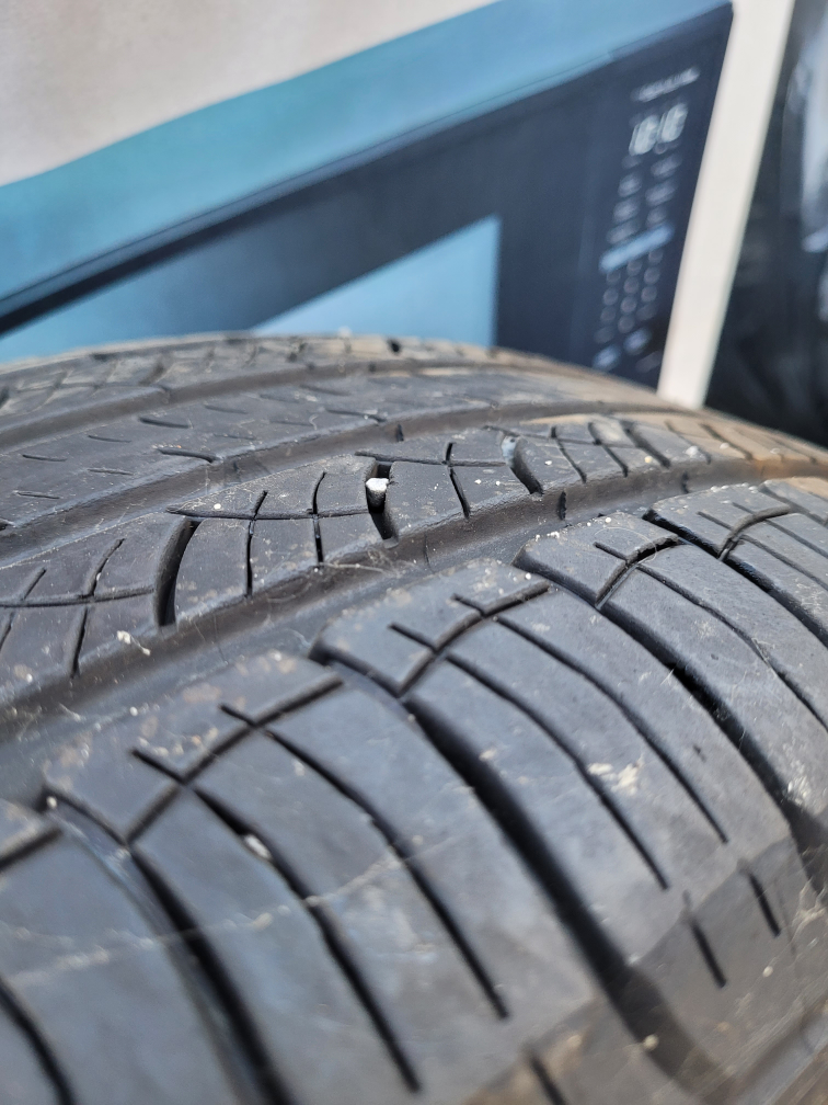 3 Used Michelin P235/55R19 Winter Tires - photo 4