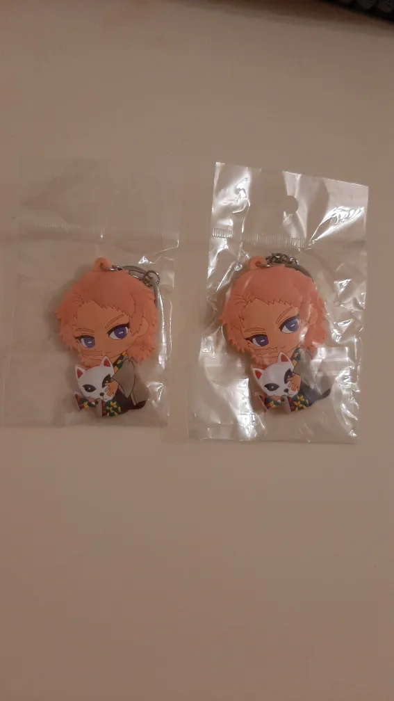Double-sided Keychains image indicator(3)