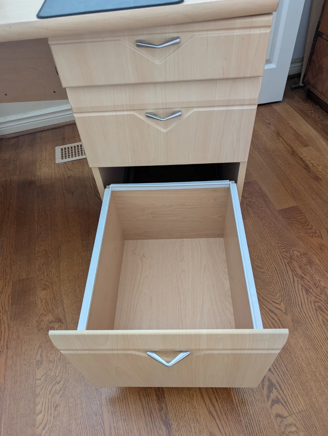 Computer Desk with Drawers and Cabinet image indicator(3)