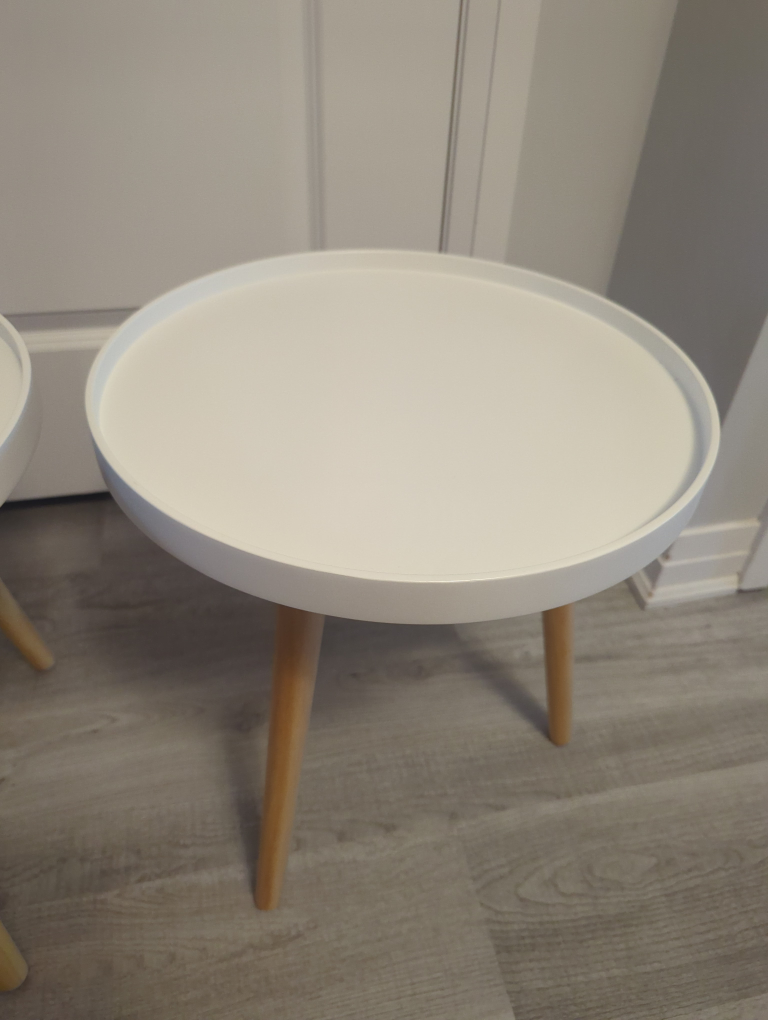 Pair of White Round Side Tables with Wooden Legs - photo 3