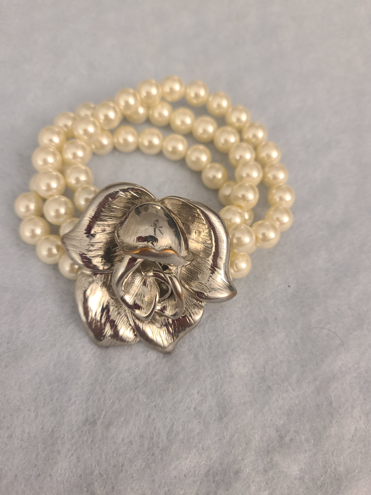 Elegant Pearl Bracelet with Rose Accent