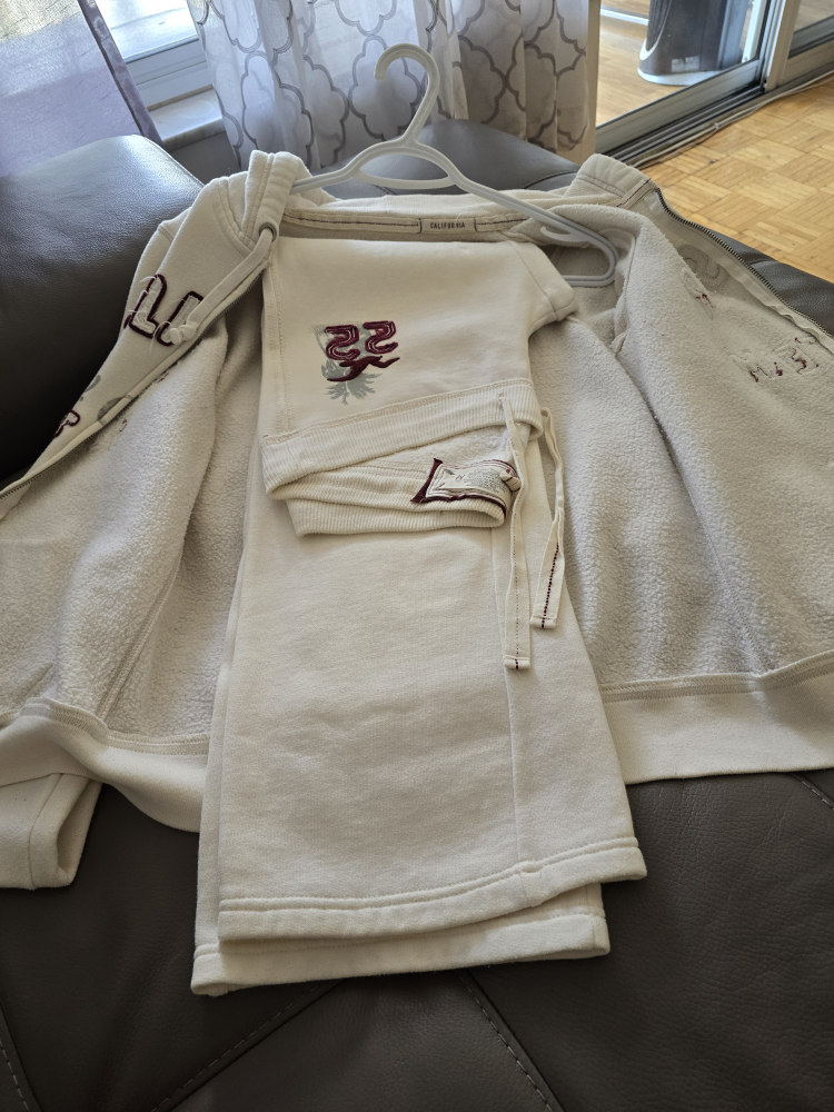 Hollister Co. Women's Size Large Off-White Hoodie and Joggers - photo 3