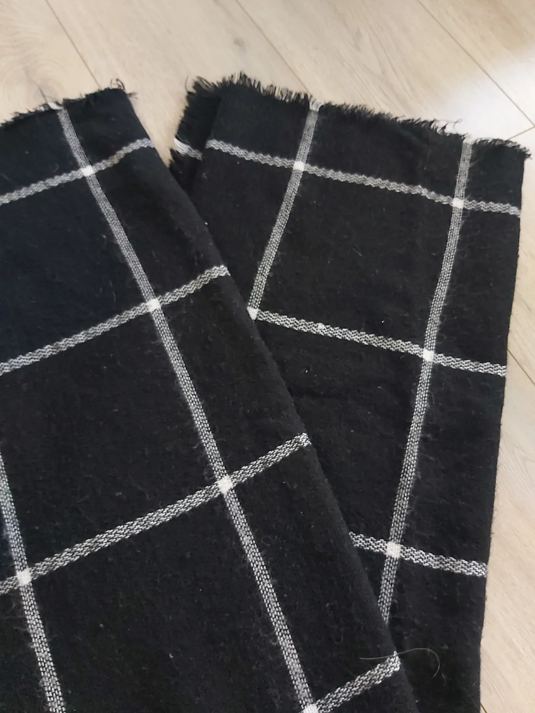 Black and White Checked Scarf image indicator(2)