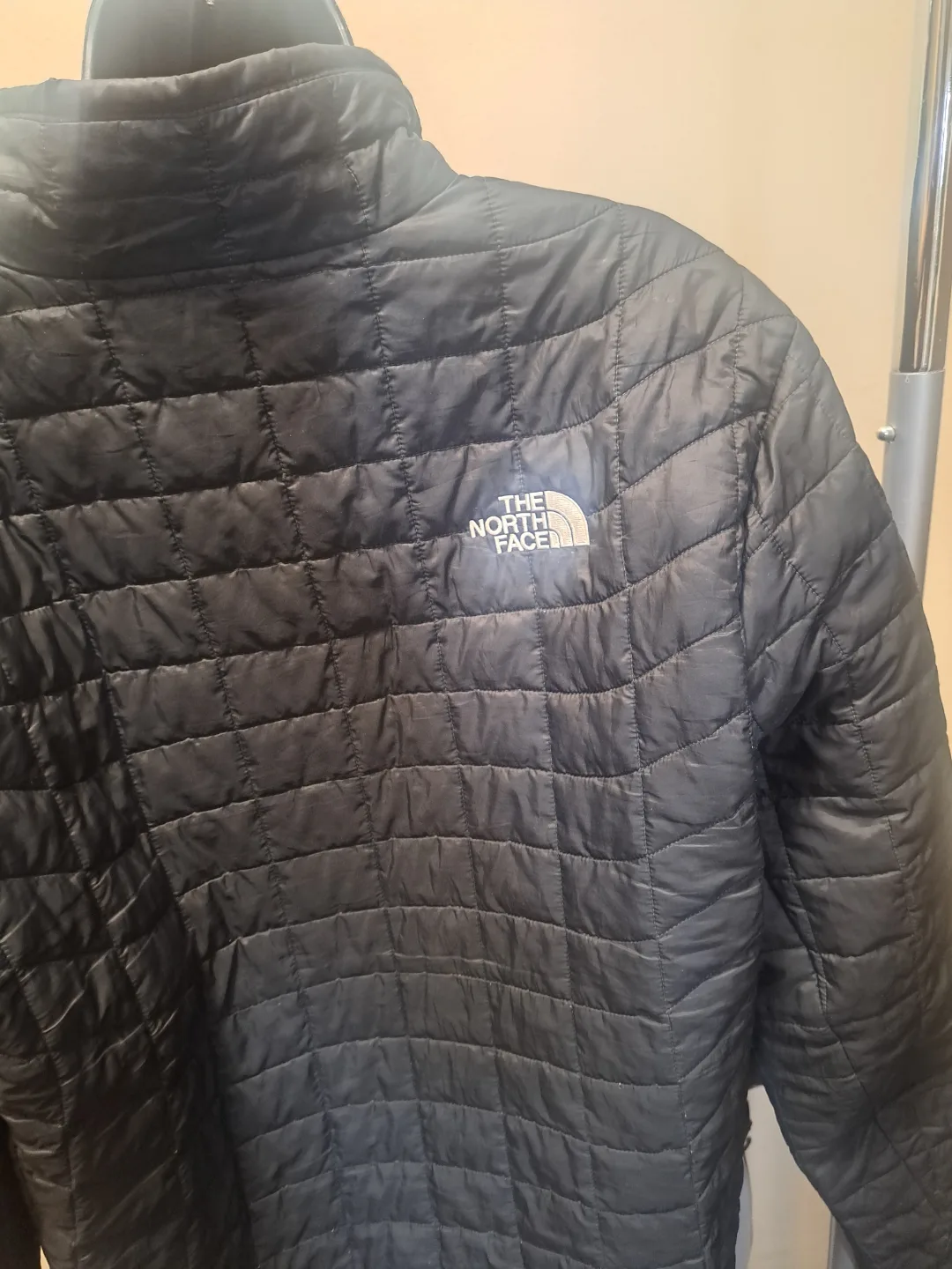 TheNorthface womans outdoor jacket - size Medium image indicator(2)