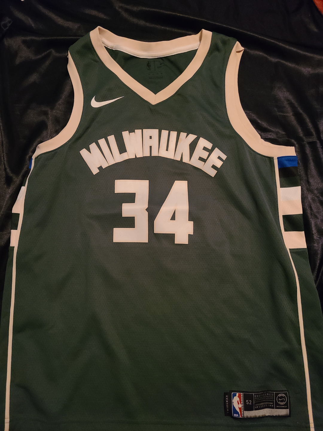 Milwaukee Bucks Giannis Antetokounmpo #34 Nike Jersey - Size XL