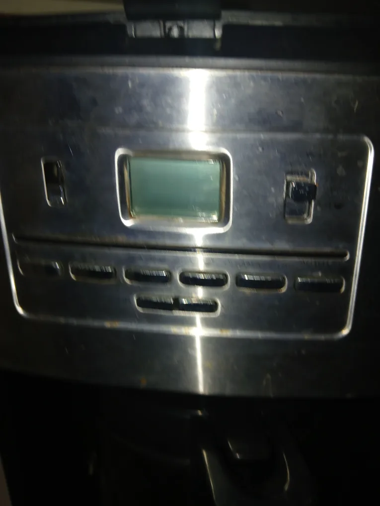 Black & Decker 12-Cup Programmable Coffee Maker image indicator(6)