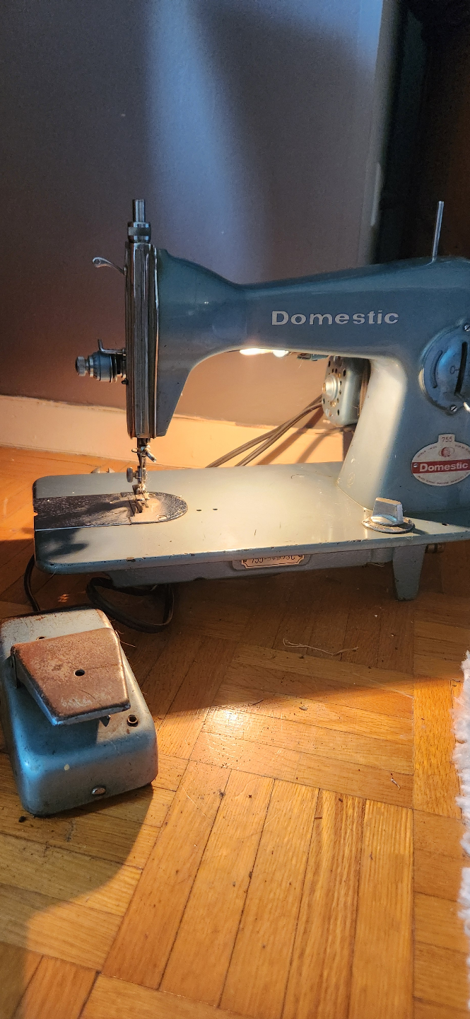 Vintage Domestic Sewing Machine - photo 2