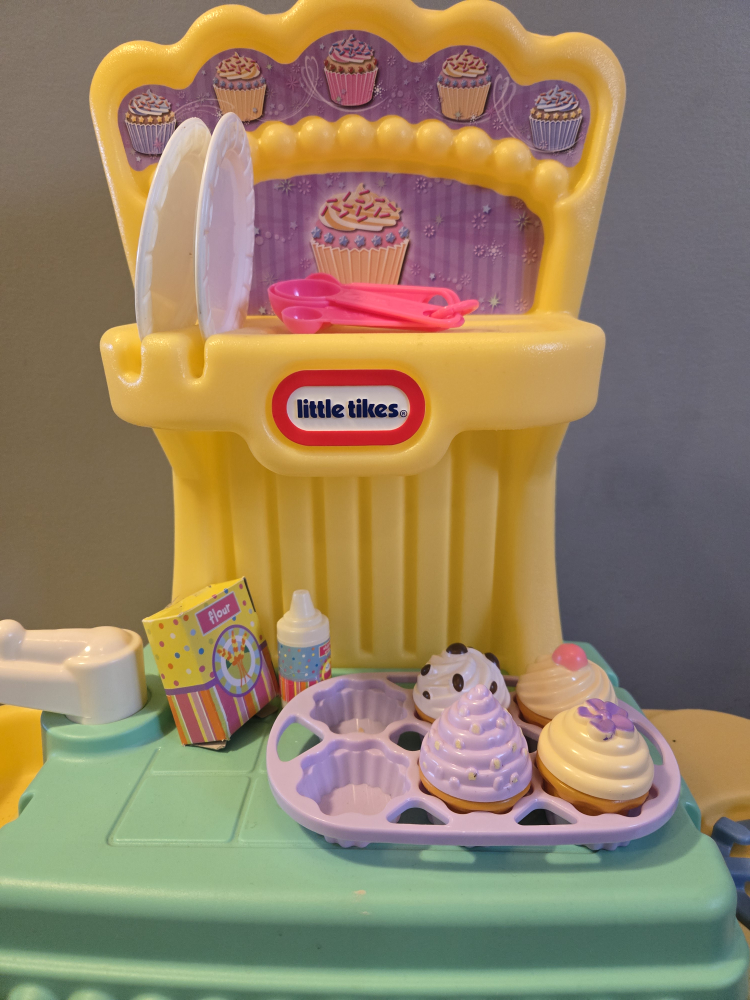 Little Tikes Cupcake Kitchen Playset - photo 2